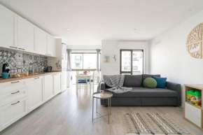 Casa Oliveira - Sunny 2-Bed Retreat Steps from the Beach